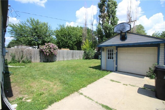 Building Photo - 6621 Pelham Rd