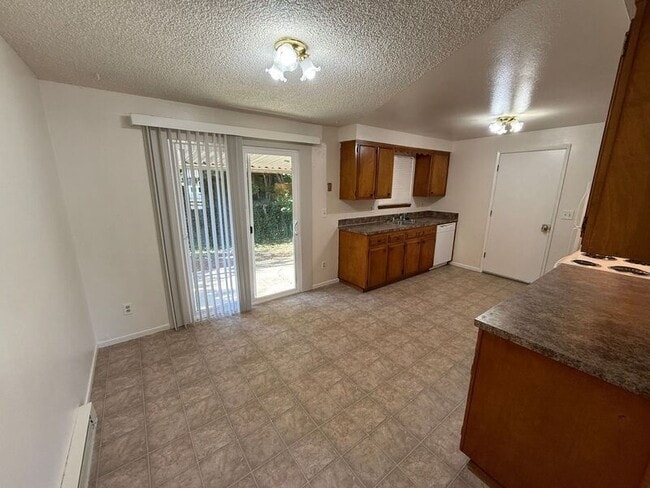 Foto del edificio - 2780 Ladd Ave NE