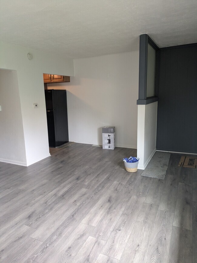 Foto del edificio - 2107 Elim Ave