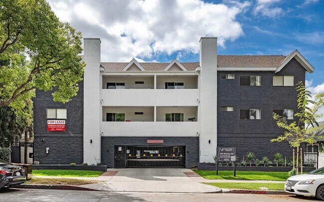 Building Photo - 420 W Windsor Rd