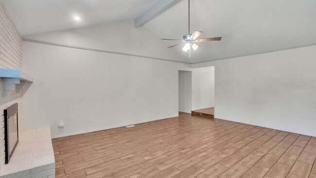 Building Photo - 3 Bed | 2 Bath in Broken Arrow!