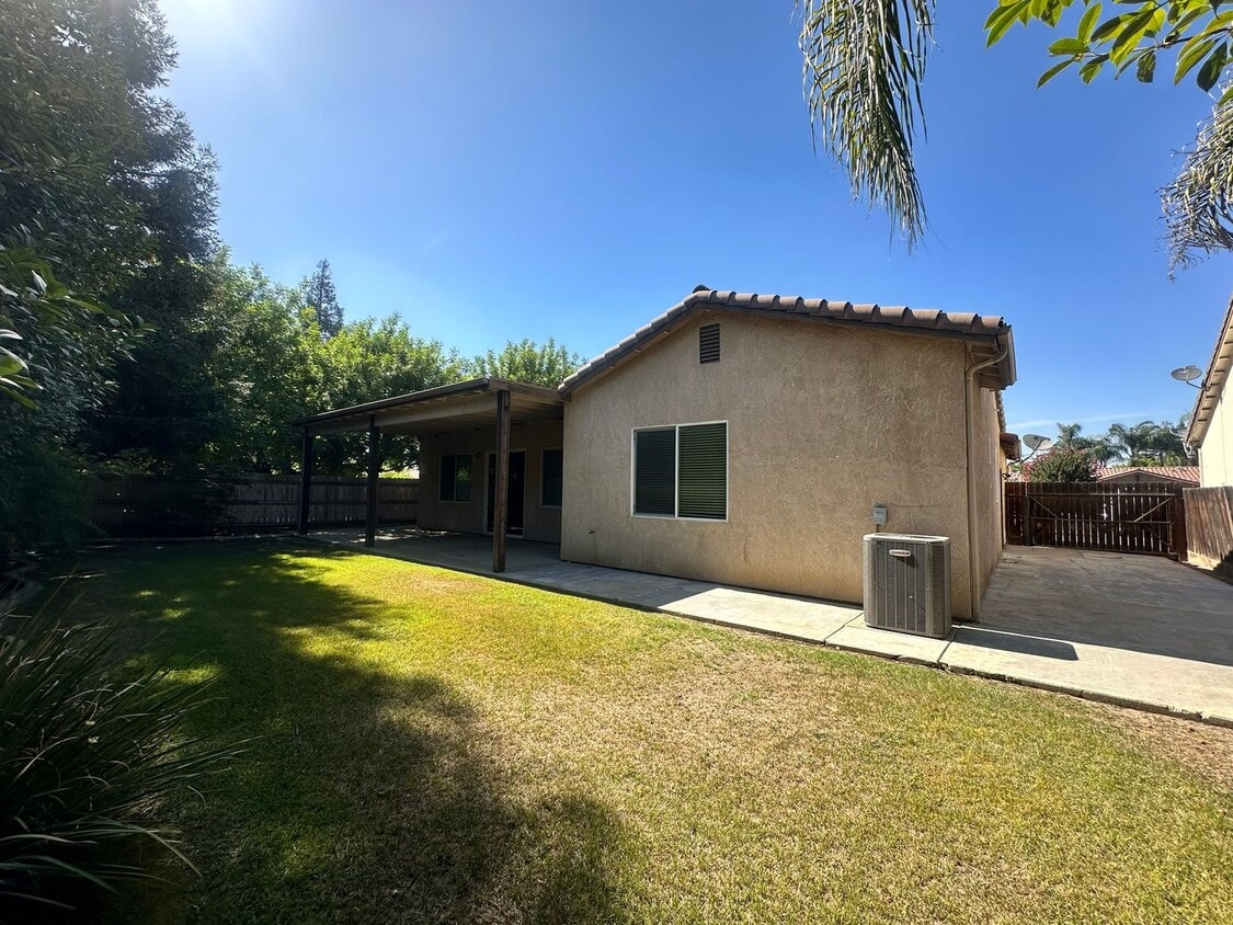 Building Photo - 4441 W Elowin Ave