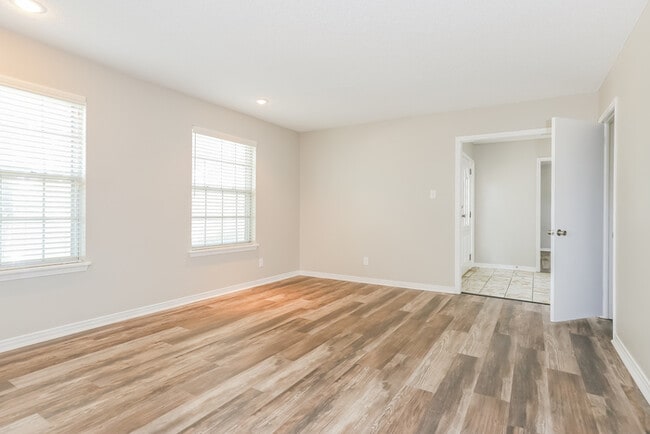 Building Photo - 3405 Dunkeld Dr