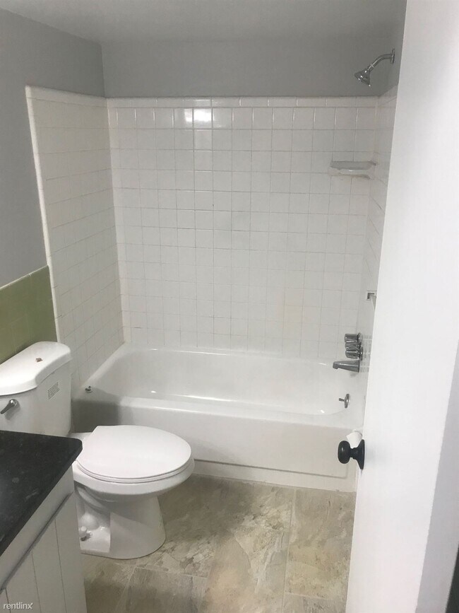 Building Photo - 1 br, 1 bath Condo - Dover Glenn Condominuims