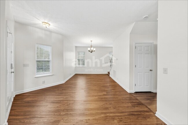 Foto del edificio - 2960 Riverbend Dr