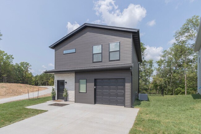 Building Photo - 2805 Emery Dr