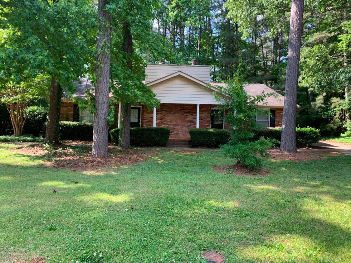 Primary Photo - 2 Bedroom 2 Bath Home for Rent in Tucker!!