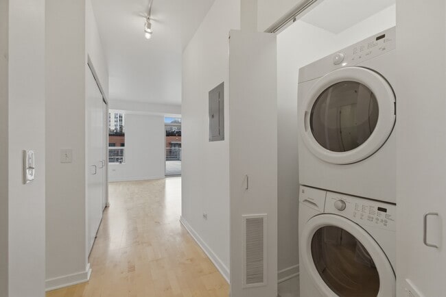 Building Photo - 330 West Grand-808