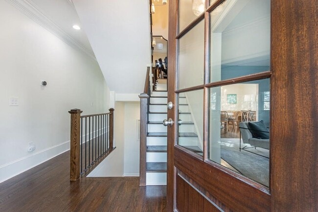 Building Photo - 3211 Circle Oaks Dr SE