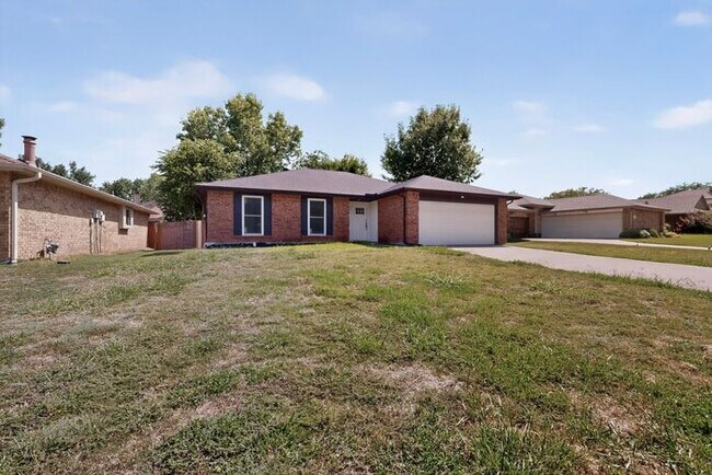 Building Photo - Gem In Flower Mound Waiting On You!!!