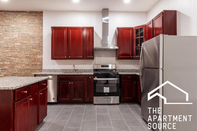 Building Photo - 5 bedroom in Chicago IL 60645