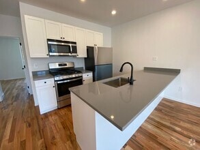 Building Photo - 55 Dubois St