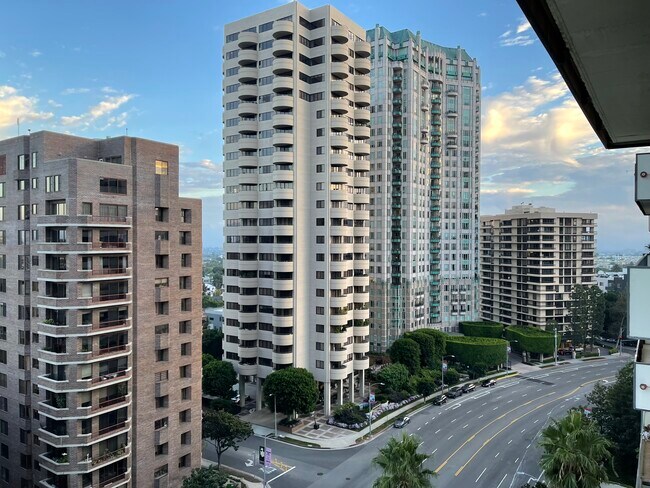 Building Photo - 10535 Wilshire Blvd
