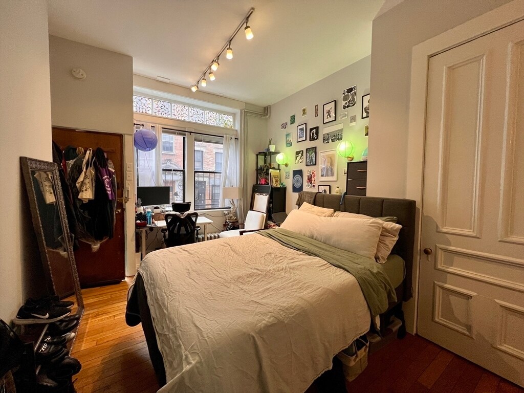 Foto principal - 83 West Cedar St