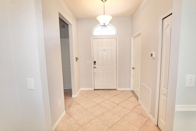 Foto del edificio - Oviedo - 3 Bedroom, 2 Bathroom - $2,345.00