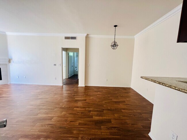 Foto del edificio - 1337 S Bundy Dr