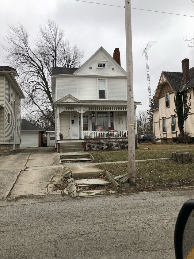 Primary Photo - 921 Hayes Ave