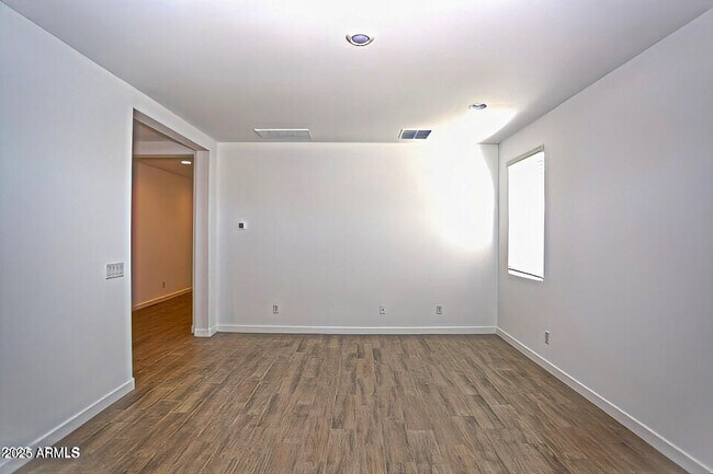 Building Photo - 2558 W Pecan Rd