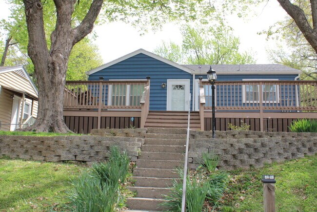 Building Photo - Beautiful 3 bdrm