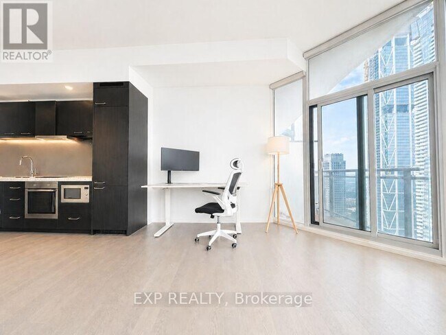 Photo du bâtiment - 45 Charles St E