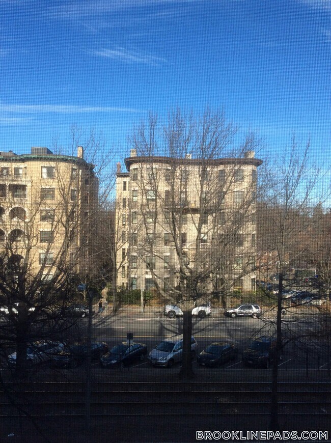 Building Photo - 1077 Beacon St