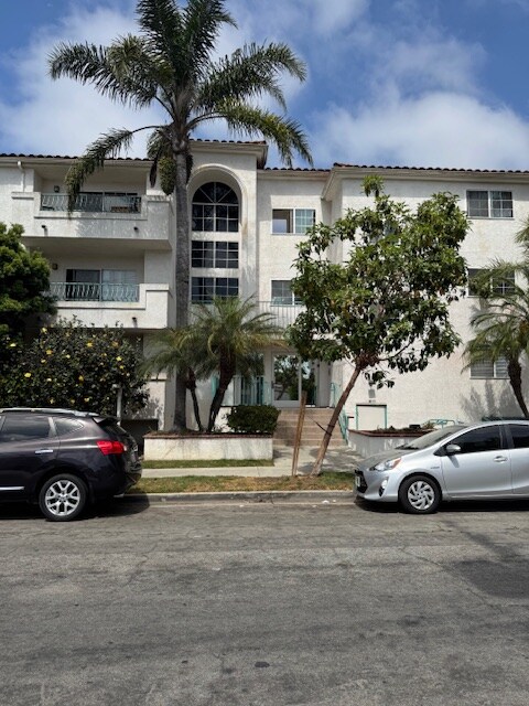 Building Photo - 1335 Newport Ave