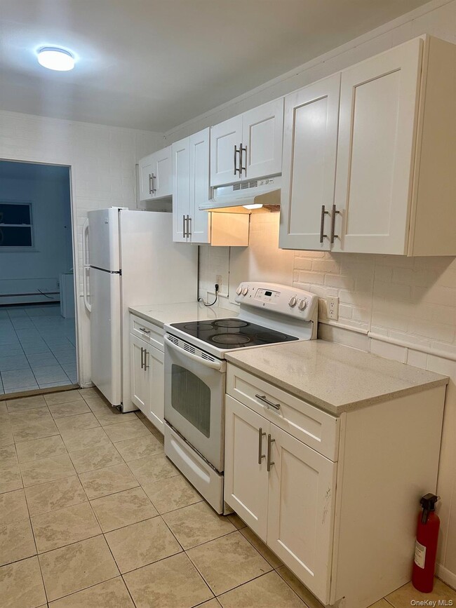 Building Photo - 10 Chaucer Ct