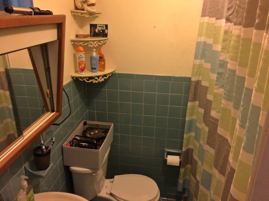 Primary Photo - 108 Summit St