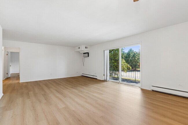 Foto del edificio - 2424 E Oakton St