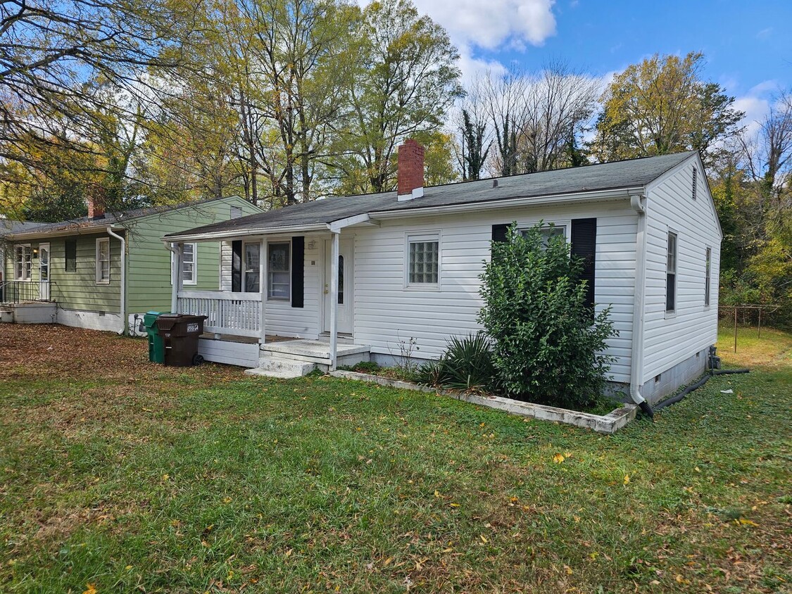 Primary Photo - 3 BR off Old Winston Rd!