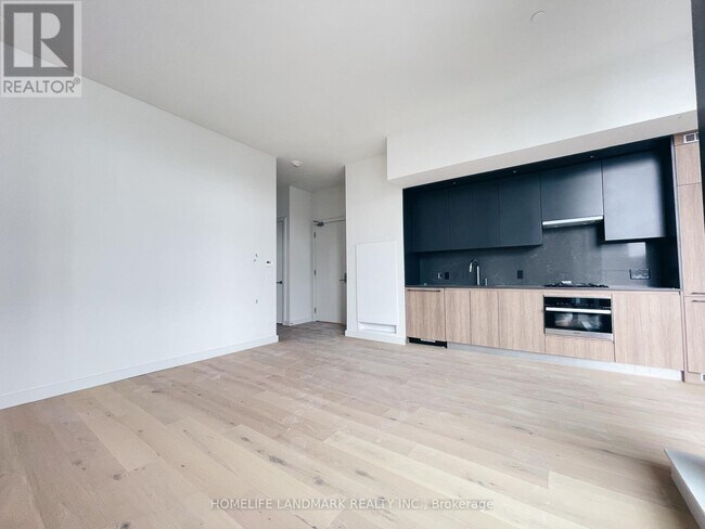 Photo du bâtiment - 81 Wellesley St E