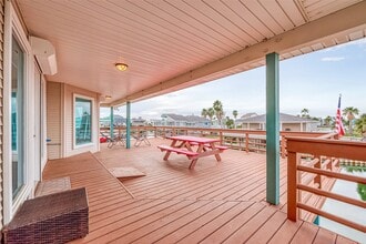Building Photo - 16520 Barbados Way