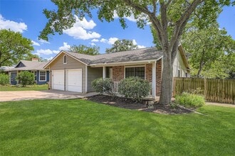 Building Photo - 9802 Briar Ridge Dr