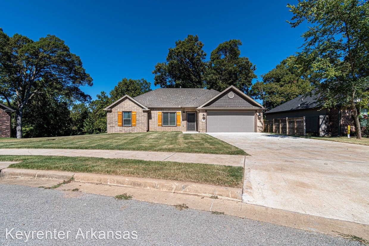 3 br, 2 bath House 1400 Bay Avenue House Rental in Springdale, AR