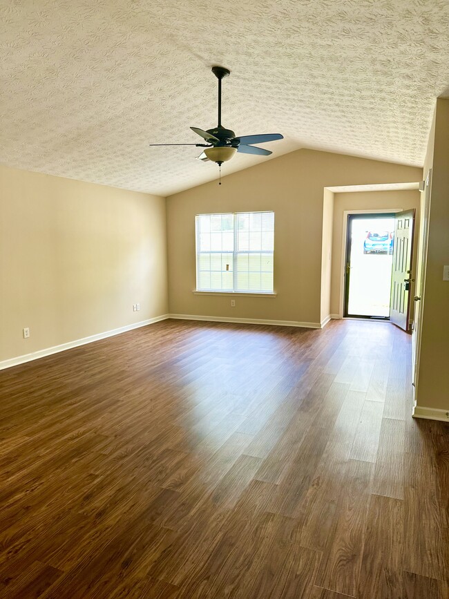 Foto del edificio - 4552 Latchwood Dr