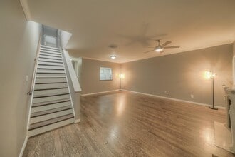 Building Photo - 17583 Red Oak Dr