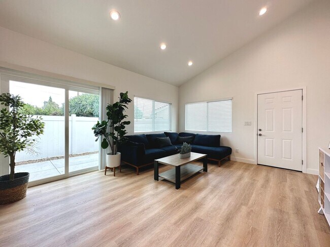 Foto del edificio - 2418 Thorn Pl