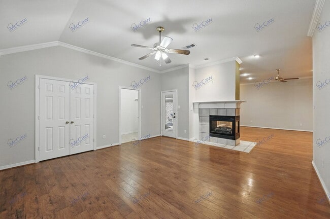 Photo - 211 Sendero Dr House