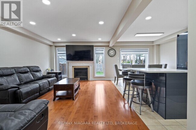 Building Photo - 8511 Jennifer Cres