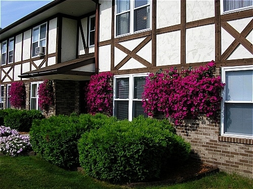 Primary Photo - Chatterton Apartments