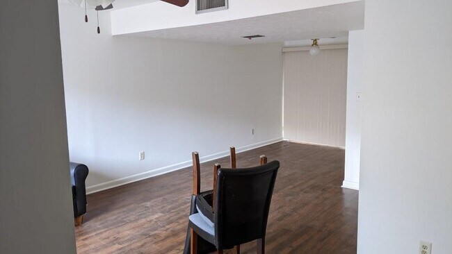 Building Photo - 403 Westwood Dr