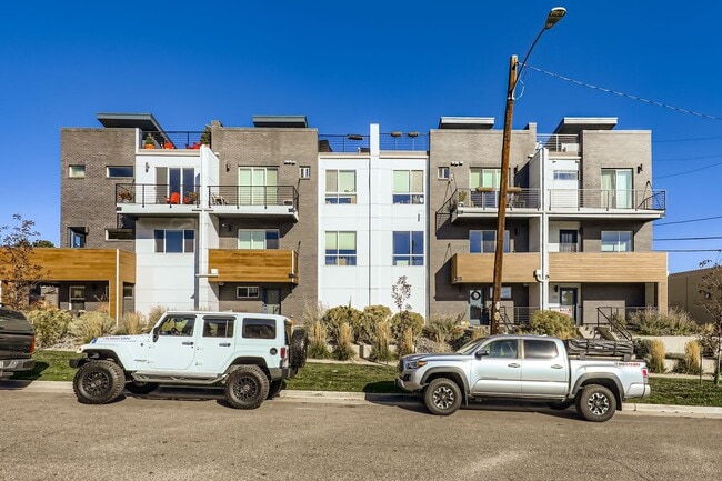 Building Photo - 2851 W 21st Ave