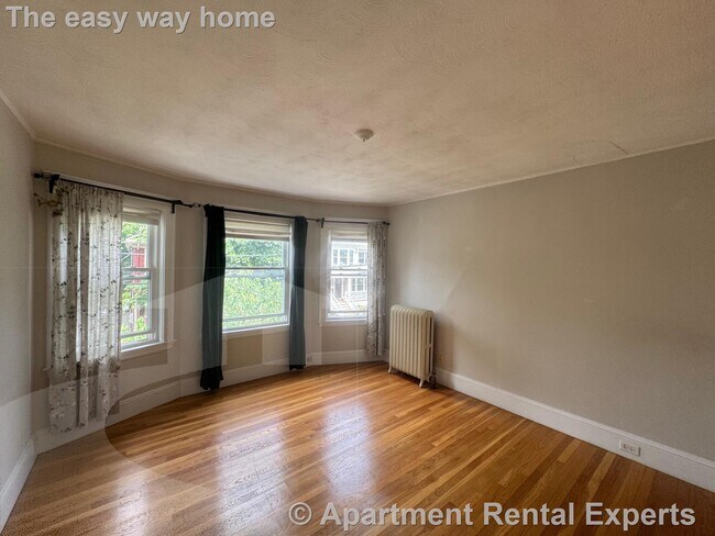 Building Photo - 48 Standish St