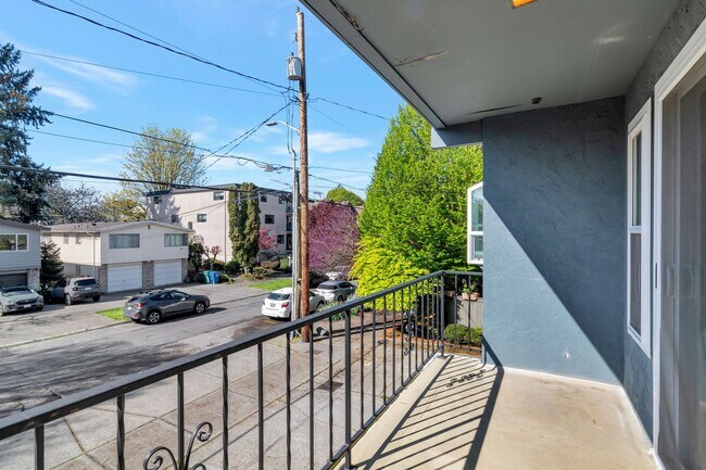 Foto del edificio - Prime Ballard location, small building