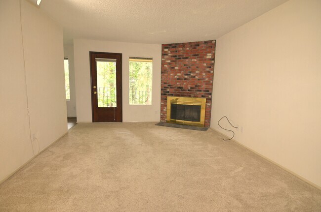 Living room - 14018 Juanita Dr NE