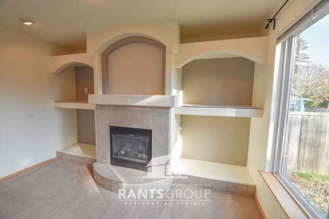 Foto del edificio - Spacious home in a fantastic neighborhood
