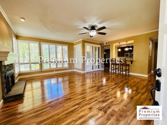 Foto del edificio - Beautiful 2BD/2BA Condo Unit in the Gated Community of Lakemont at Canyon Lakes- San Ramon