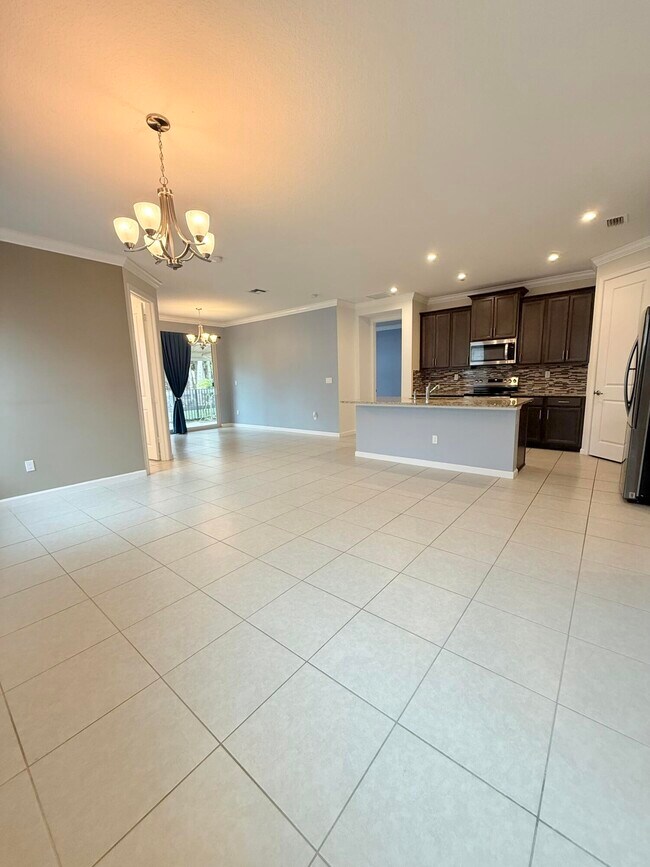 Building Photo - 6685 Pointe of Woods Dr