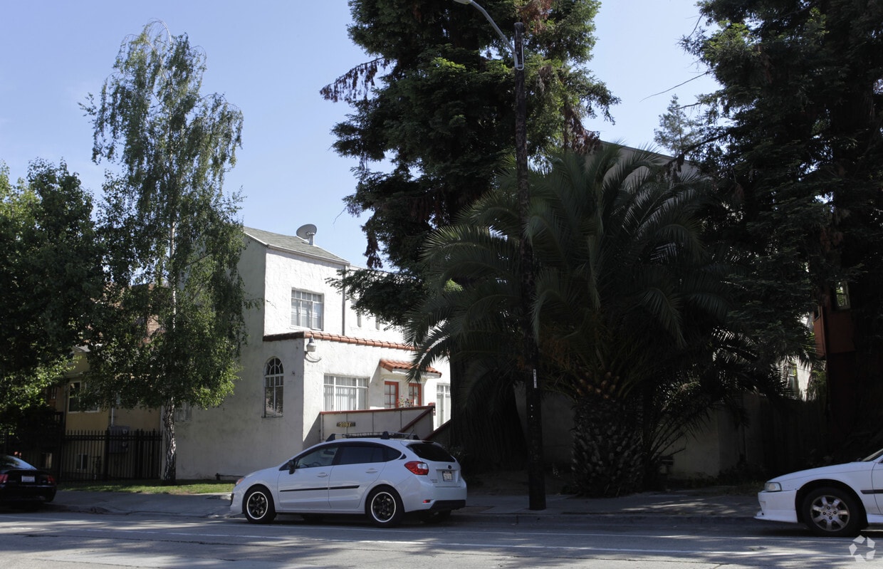 Building Photo - 2867 MacArthur Blvd