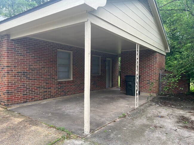 Foto del edificio - 3 bedroom 1 bathroom single level home